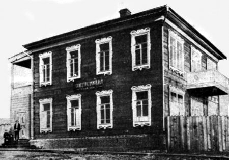 Первые учебные заведения Хабаровска